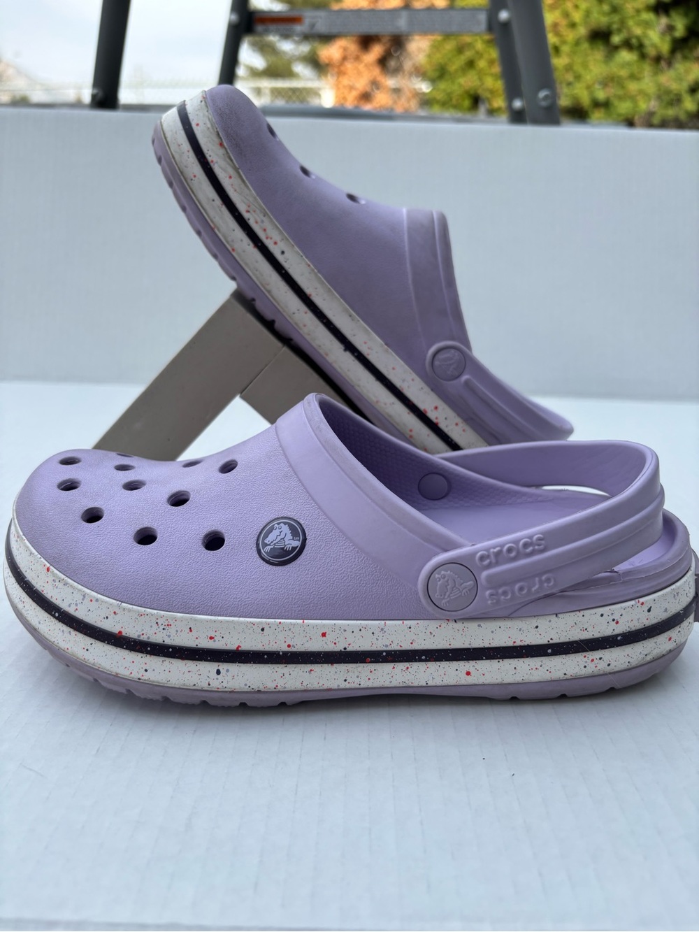 CROCS Kids Classic Clog in Lavender with Speckled White Sole size J5